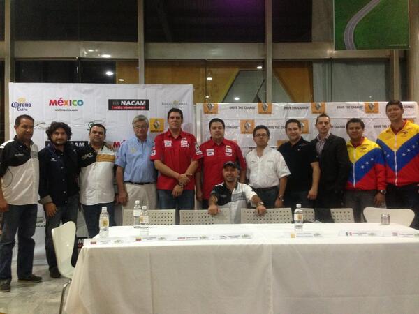 NACAMRALLY's tweet image. #NRC2013 #rallymontañas @CNRMRally #renault #Oaxaca #pilotos #Rally