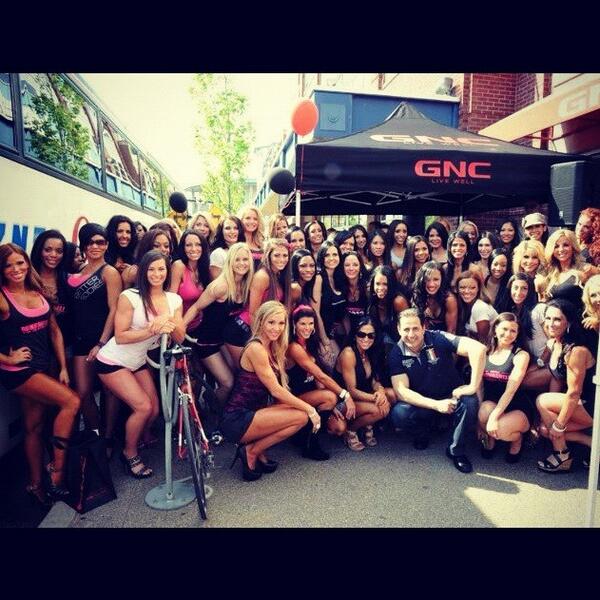 futureoffigure's tweet image. #throwbackthursday @bombshellnews me &amp;amp; my #TeamBombshell Sistas at the  GNC in Pittsburgh from the #PittPro2012 💣🐚💗