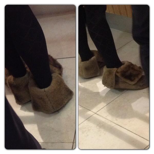 FindTayTay's tweet photo. Woman! NOOOOOOOOOOO, just nooooooooooooo! 
#creature #weirdo http://t.co/YIUU32xYCa