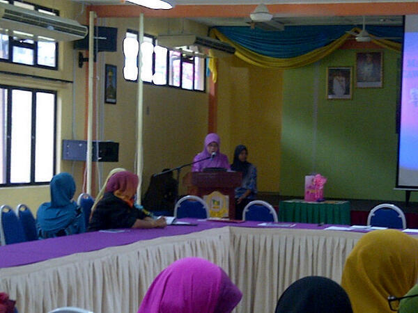 Ucapan alu-aluan oleh Pengerusi Puspanita Cwgn <a href="/RELAMelaka/">RELA Negeri Melaka</a> hari ini. @KP_RELA <a href="/relamalaysia/">relamalaysia</a>