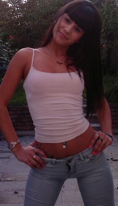 VictoriaCorleto's tweet photo. Feliz en el parque http://t.co/gvWB94b1cu