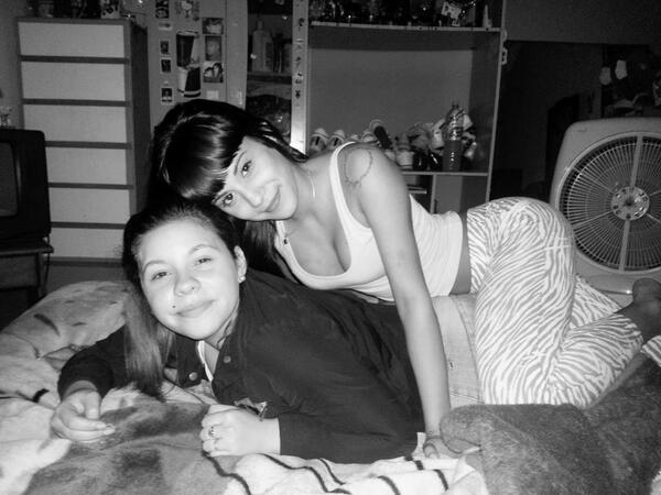 VictoriaCorleto's tweet photo. Con mi gran amiga http://t.co/c6FF7Jae4U