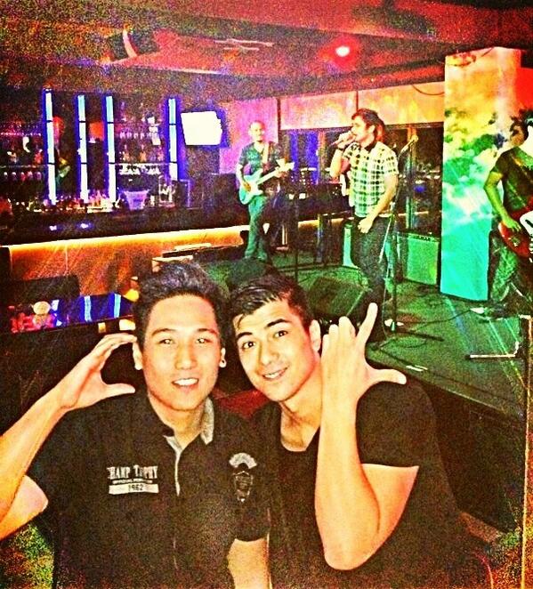 jr_concepcion's tweet image. #CuzWeReCOOLlikeThat  playin around after jammin w/ @iamchriscayzer (from The XFactor Australia) #FunAtmosphere