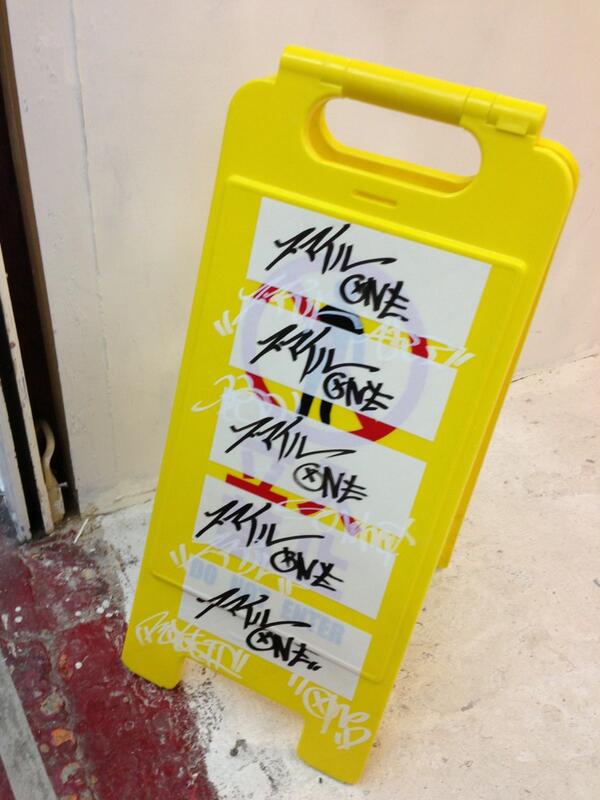 ELCONDUCTORPRO's tweet photo. 元町高架下2番街ではSUMA-ILLが展示してます！
明日より公開です！

SUMA-ILLの準備も整った模様です。 http://t.co/EZLequ3Ned