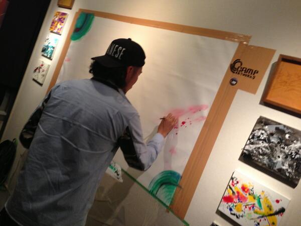 ELCONDUCTORPRO's tweet photo. 北野美術館では、
CAMP＆ROB the Hunchbackの展示してます！

準備も整い、LIVE PAINTを開始！ http://t.co/a1jySmW1AN