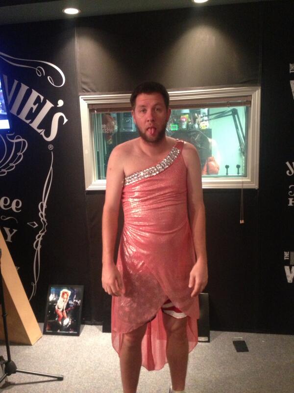 Bobby Bones Show on Twitter: "Go Amy! RT @mrBobbyBones: Here is ...