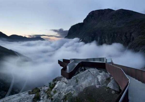imperdry's tweet photo. La grandeza de la #arquitectura http://t.co/YjMyLLNblL http://t.co/R3lNsjQ02b