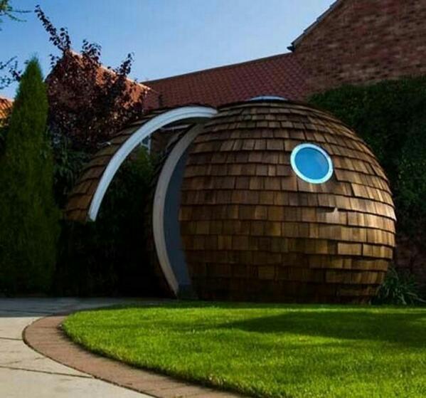 imperdry's tweet photo. La #arquitectura contemporánea deslumbrando y esta #oficina en forma de coco lo prueba http://t.co/N7w4TfpuBN http://t.co/YCj5Ah13C1
