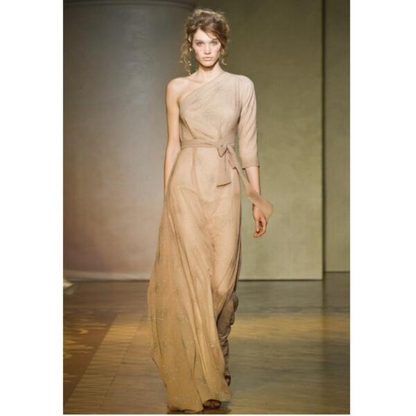 alarusse_com's tweet image. The basis of #alarusse silhouette is always the image of perfect woman, elegant and feminine #ss2012#1