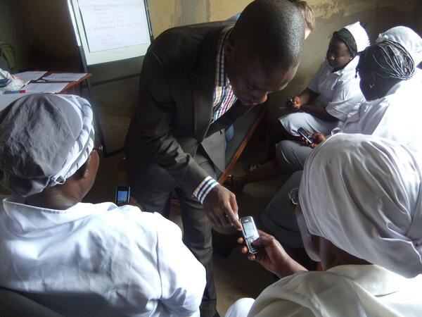 Making changes! #mHealth <a href="/PathfinderInt/">Pathfinder</a> Nigeria @nnaemeka_ec teaching #mHealth for ANC #MDGmomentum <a href="/mHealthAlliance/">Лев</a>