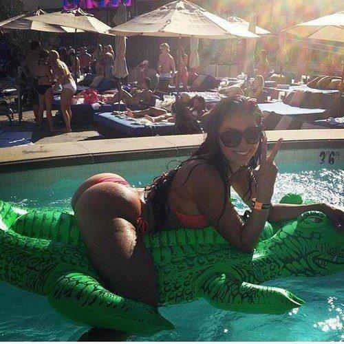BeautifulWomeen's tweet photo. Damn http://t.co/h8lBpIWFt0
