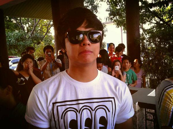mvonlinefinds's tweet image. This is how Daniel Padilla feels for not being able to stay for #kathrynpostbdaycelebration haha #DaFace #Kathniel