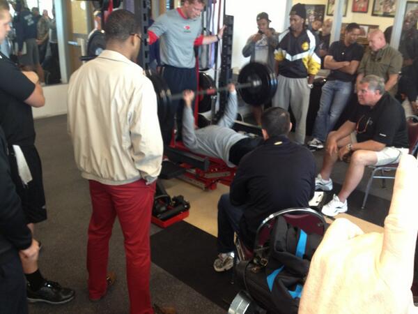 UIWequipment's tweet photo. Beginning Bench Press #uiwfootball http://t.co/mdFieCbP6z