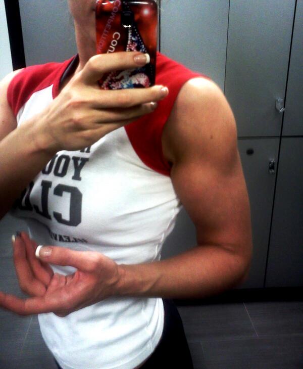 ShawnCarla's tweet image. I spy with my little eye the start of a shoulder vein!  #11WeeksOut