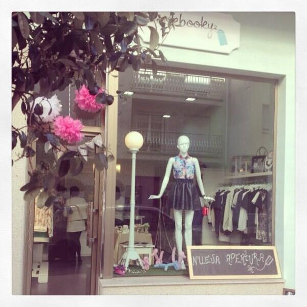 look_booky's tweet photo. Queda oficialmente inaugurada nuestra tienda física en Boiro! Gracias a todos los que nos habéis ayudado!! http://t.co/KPvxPKiudJ