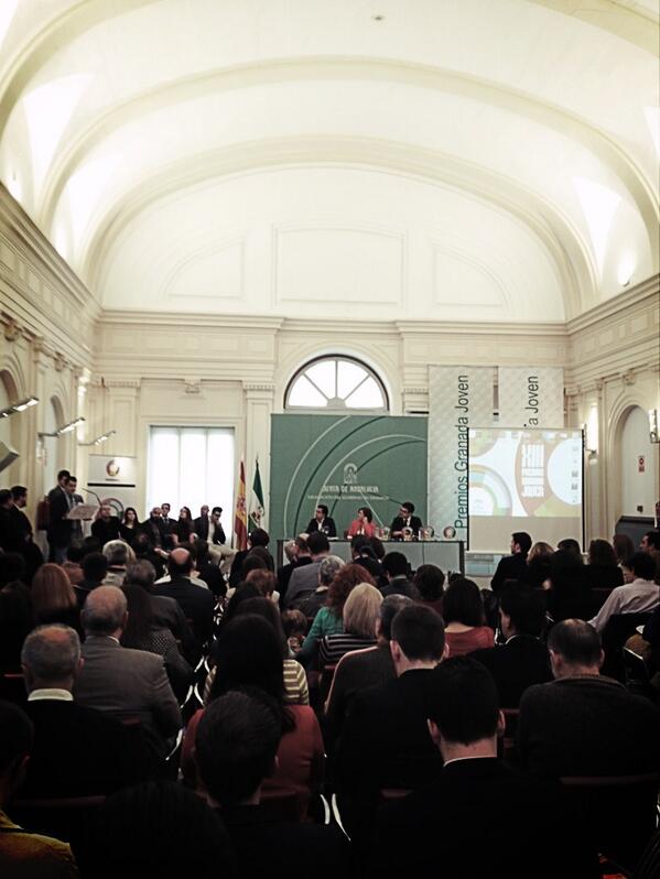 AJE_Granada's tweet photo. En los#premiosgranadajoven acompañando a nuestro asociado @IActiveIT.Enhorabuena @fpalao @Melesio_Pena @GuilleQuero http://t.co/bF3Yy4jgPN