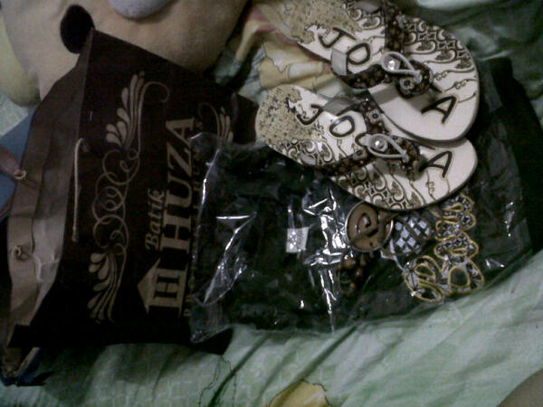 sefannyrusalim's tweet photo. thanks for gifts of duta from JOGJA ☺ http://t.co/M3jyLSmEjX