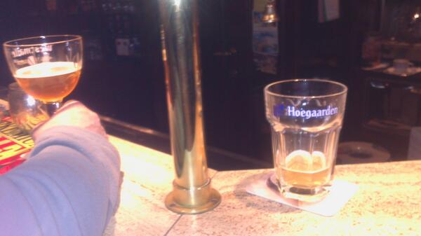 conotation's tweet photo. Vrijdagavond! Weekend! #feest http://t.co/8YYmCnd5ZX