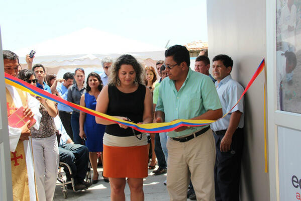 PedernalesGad's tweet photo. Alcalde Manuel Panezo Rojas y la Subsecretaria del MIEES Andrea Nine, inauguraron el Centro Gerontológico Pedernales http://t.co/DBIAVG3miq