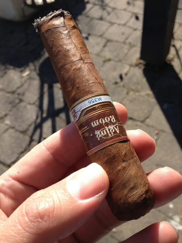 Ook lekker! Very very nice cigar! <a href="/AgingRoomCigars/">Aging Room Cigars</a>