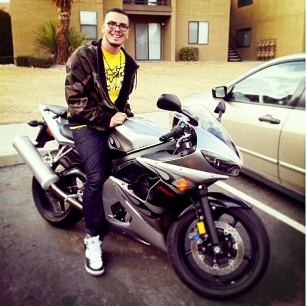 pheezy710's tweet image. Everyone please pray for my boy Andrew. He got into a really bad motorcycle accident. #PrayForAndrew