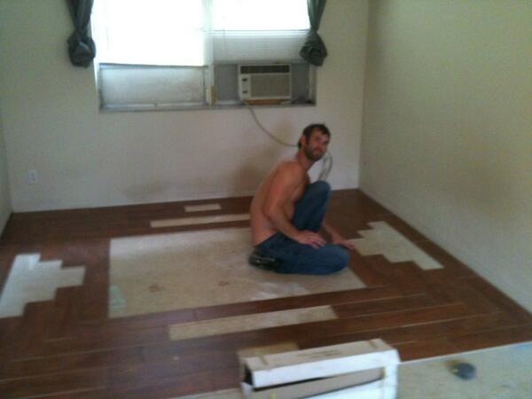 joeparkerxxx's tweet photo. @CJParkerX  CJ learning tile work. http://t.co/gk2983WJuX