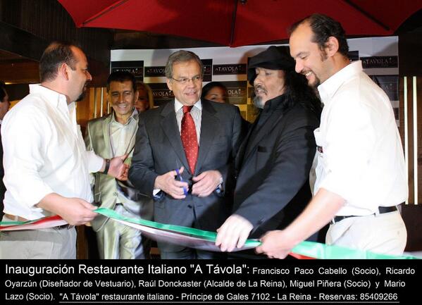 MisMesas's tweet photo. Foto Inagural de A Tavola Trattoria, junto a socios y alcalde de La Reina @RaulDonckaster @miguelpinerae @ATavolacl http://t.co/xDb22hbotN
