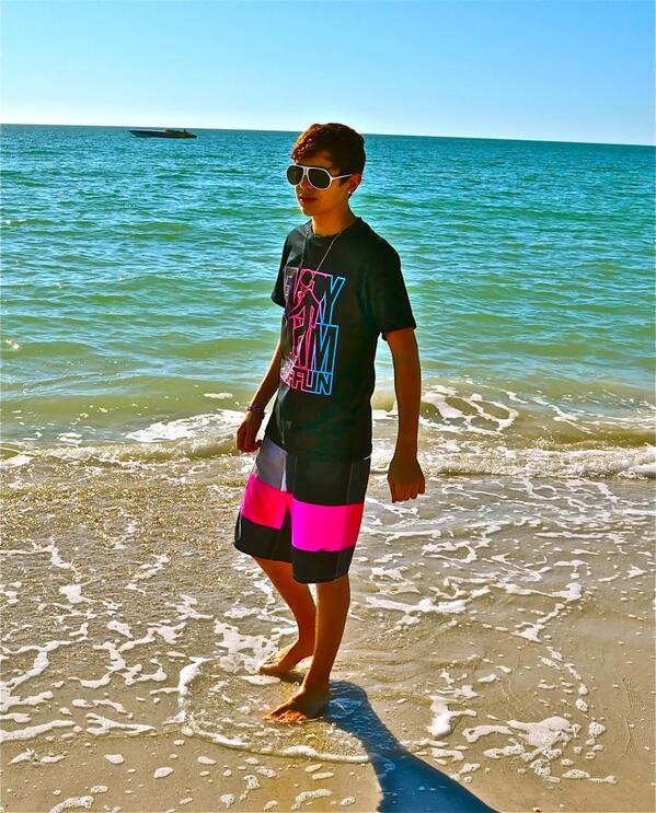 TeamMahoneNY's tweet photo. This is still like my favorite picture of austin, just everything about it is so attractive http://t.co/s8zWJ4eBuc