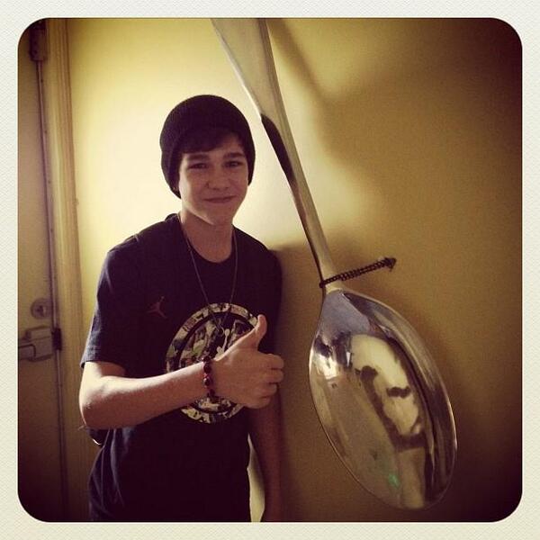 TeamMahoneNY's tweet photo. wow austin that's a big spoon next to you http://t.co/51xZviBym7