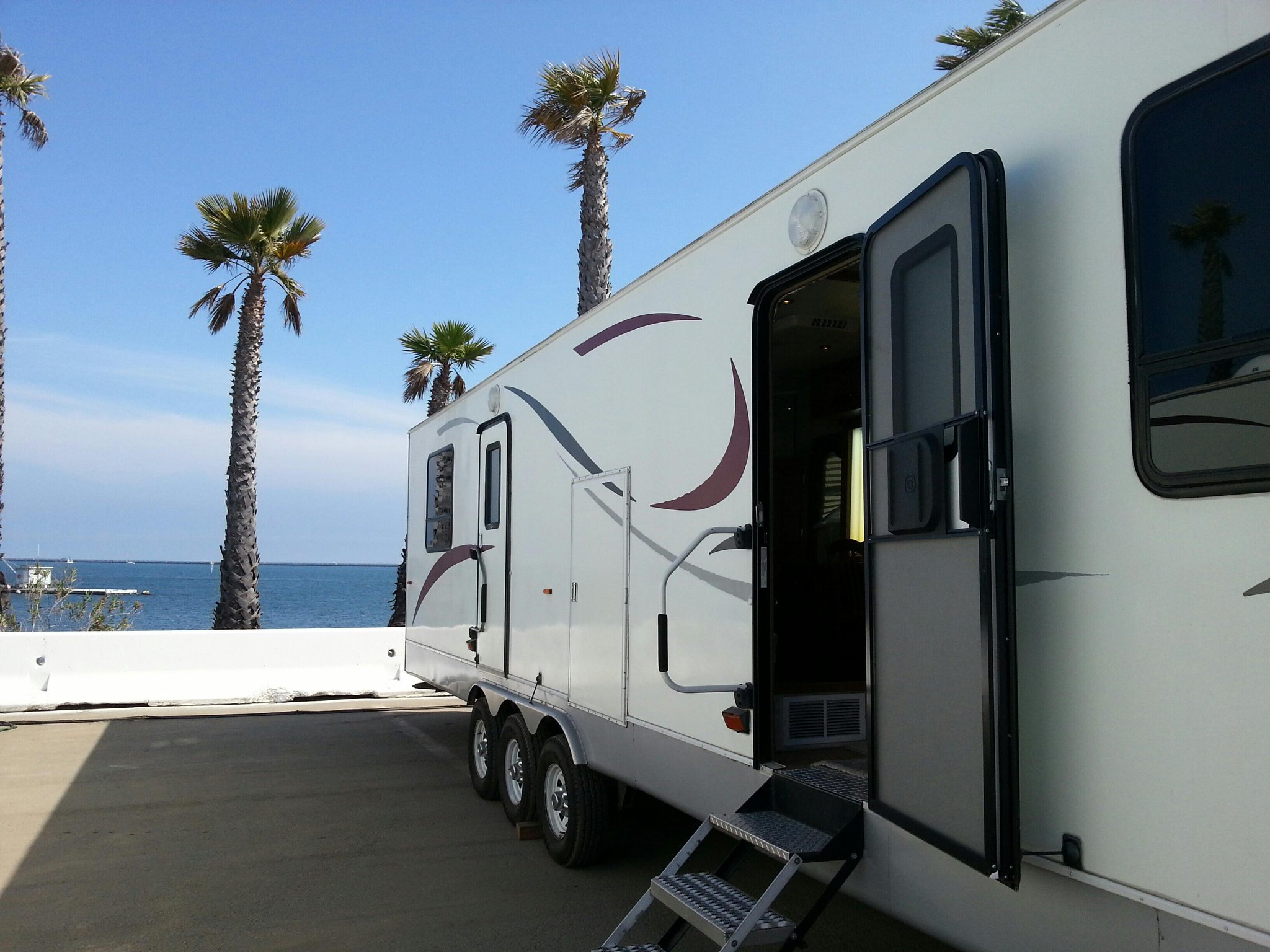 Twitter / cliffmsimon: Best trailer location ive had. ...