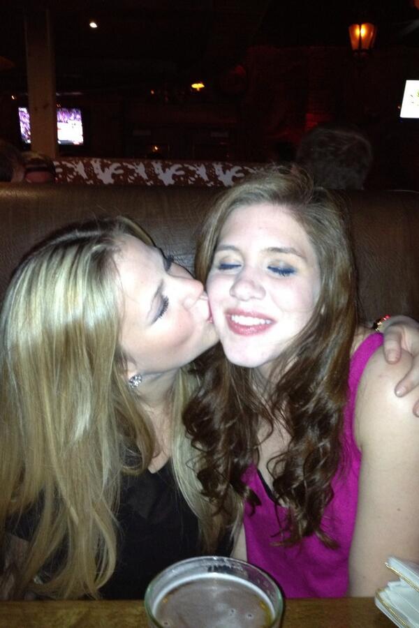 MeghanLinds's tweet photo. I love my bebe http://t.co/gpiBL1B9v4