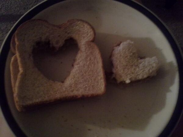 BchyBarbie1's tweet image. I tried to make a J for Jack out of another one but it didn't work out very well so I just ate it. :3 #jackmercer