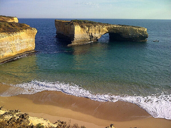 Renuks's tweet photo. Everytime you think it can't get better it does !#Greatoceanroad #Victoria - London bridge . http://t.co/u7n9dU6Jqb