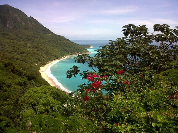 lisetrodriguez's tweet photo. Mi foto del segundo tweet  #unibeTW con los encantos de las playas de barahona.  Priceless!!! http://t.co/RZ0biWFsIq