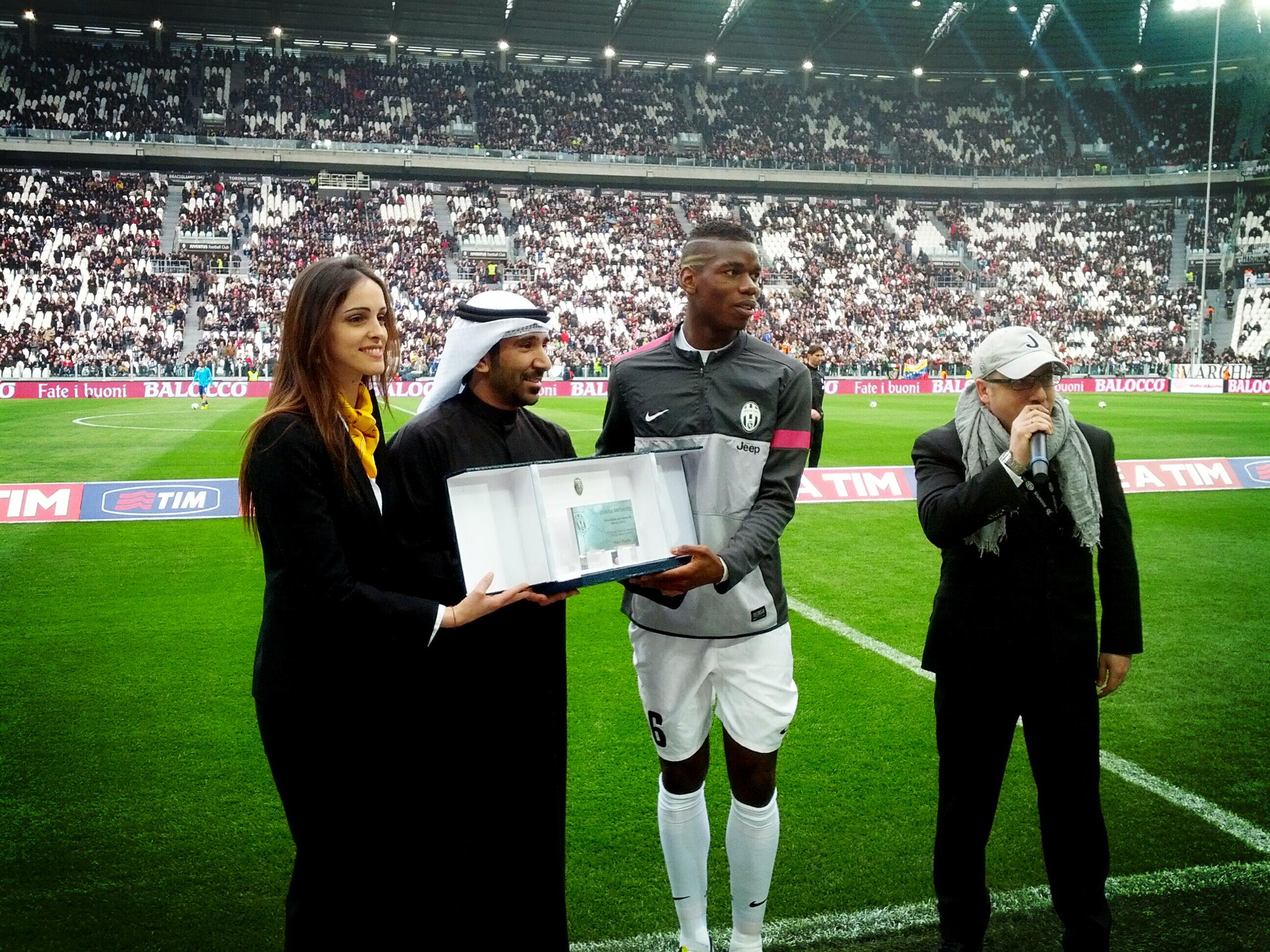 FOTO - Juventus, Pogba premiato dai tifosi come miglior calciatori di Marzo 34 BHL9029CEAM5zYI