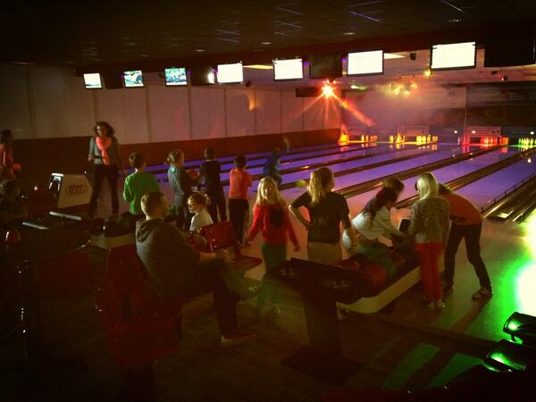 BowlingDokkum's tweet photo. De kidsparty's zijn los!  #bowling http://t.co/ETQctkUJl3