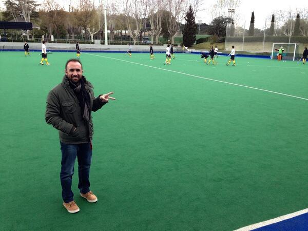 Real1927's tweet photo. Empieza el @Real1927 - Egara 35 en el Eduardo Aguilar. #hockeydhb @HockeyDH http://t.co/FTbzMp2EYI