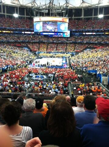 Tip off of Wichita vs Louisville #final4