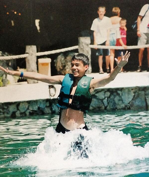 itstherealzach's tweet photo. @AvrilLavigne Riding a fucking dolphin...Like a boss! #MyHTNGU http://t.co/5DcLmRXPBN