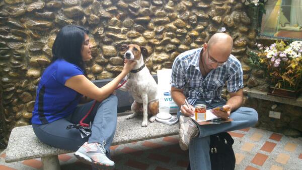 CaninoVital_Med's tweet photo. Estamos en asesoría nutricional Con Zeus.  @CaninoVital_Med profesionales al servicio de tu mascota. @kinkymascotas http://t.co/Y2UtdjQ9qF