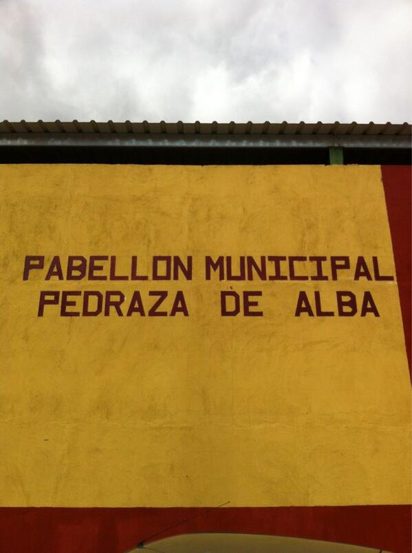 jcpedraza7's tweet photo. En Pedraza de Alba en un maratón de Fútbol Sala, a beneficio de la Asociación en la lucha contra el Cáncer. http://t.co/qOpqGYgKwh