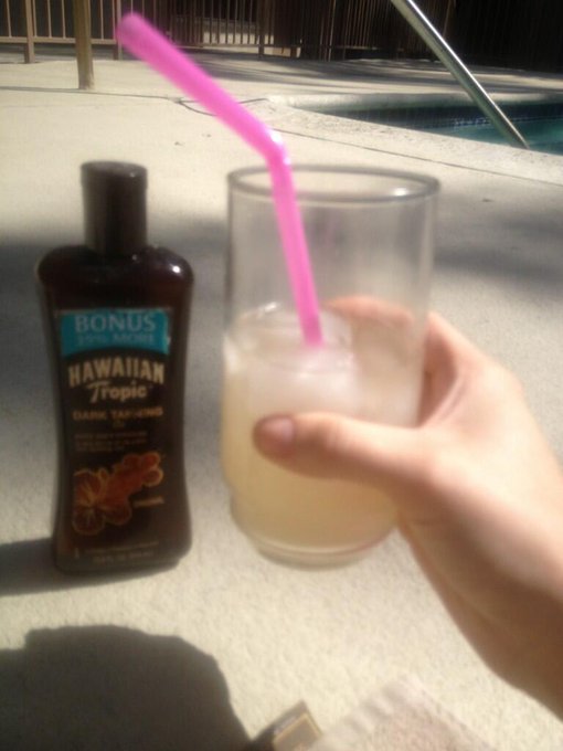 Cheers. http://t.co/XFQpRQUhlR<a href="/tag/friends"class="tags"><span>#friends</span></a><a href="/tag/edc"class="tags"><span>#edc</span></a><a href="/tag/fairy"class="tags"><span>#fairy</span></a>