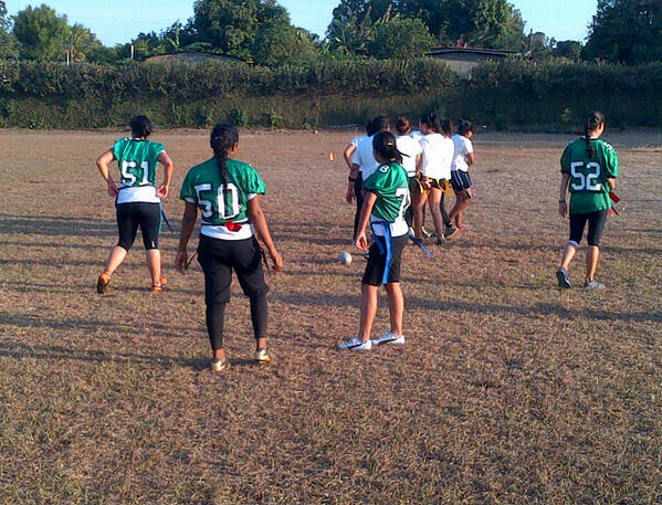Partido de Flag Football Femenino. Fogueo de las chicas.