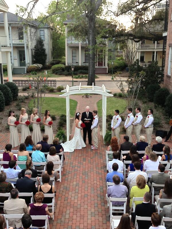 FortCondeInn's tweet photo. Barre, laughtenslager wedding today. Such a beautiful ceremony in the courtyard. Cream, khaki and red! http://t.co/EGwynWX1eP