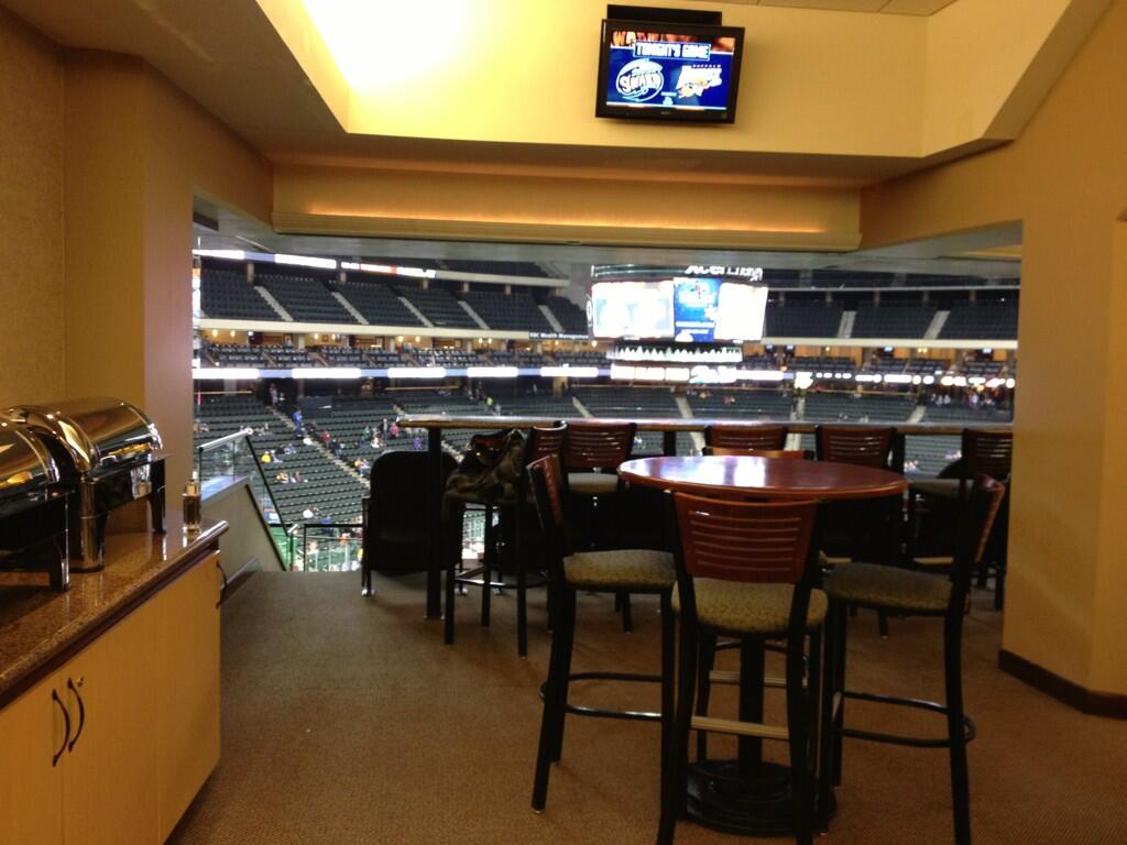 sarah-holman-on-twitter-executive-suite-at-xcel-energy-center-time