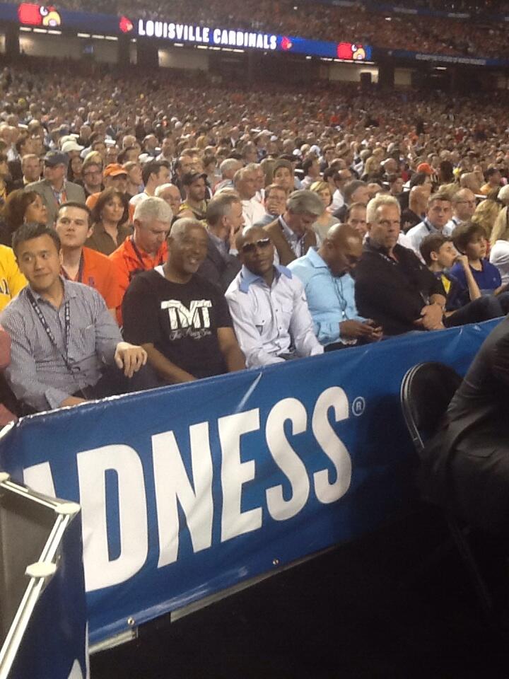 BHNS_KlCEAI-bQn.jpg:large