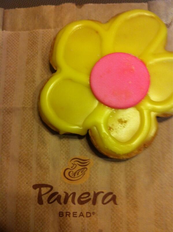 Taytay004's tweet image. We were on our way to church and decided to go to Panera Bread instead! :) #goodchoice #flowercookie #yumm