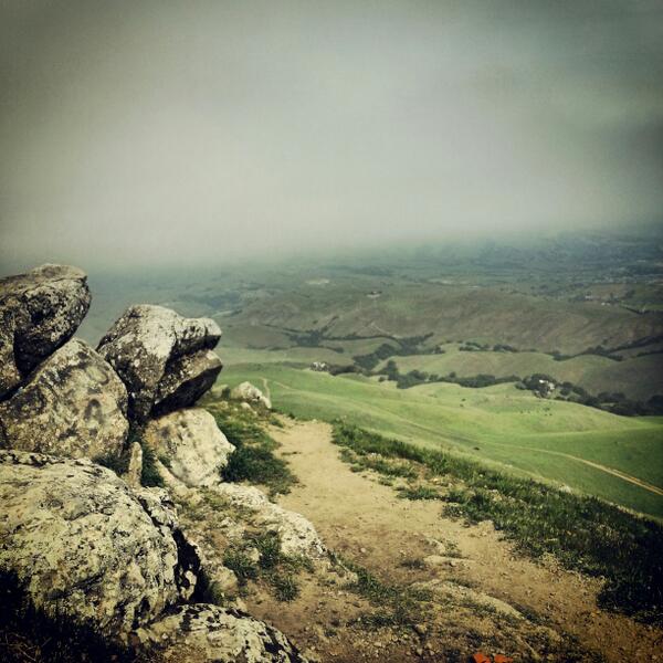 MsHuongNguyen's tweet photo. Went to Mission Peak this morning.  The grass was green and it felt like Ireland http://t.co/7pdPmusjAU