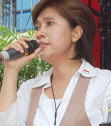 Indah Kurnia, manager wanita pertama Indonesia dan berhasil membawa persebaya, surabaya menjuarai Liga Indonesia 2006