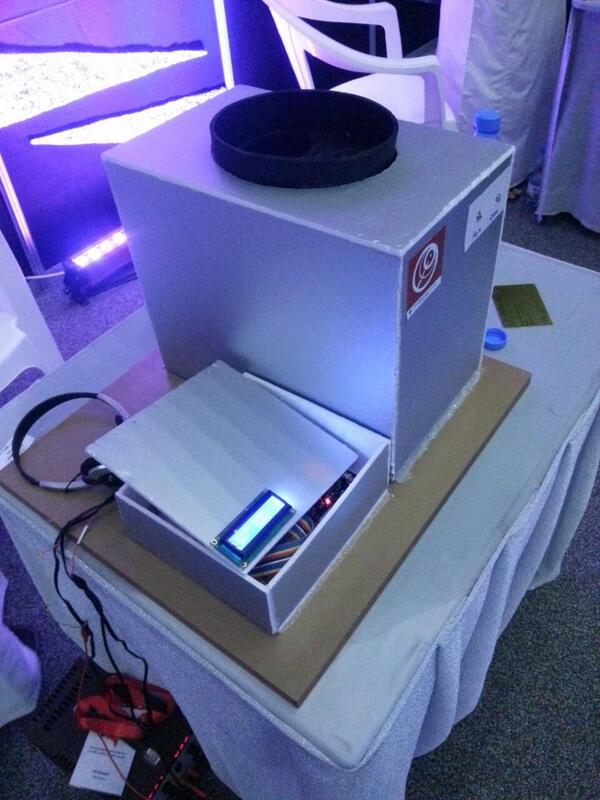 ES_SQU's tweet image. #smart_ac عباره عن جهاز تبريد هوائي يعمل بالاوامر الصوتية ليساعد  ذوي الاعاقات البصرية